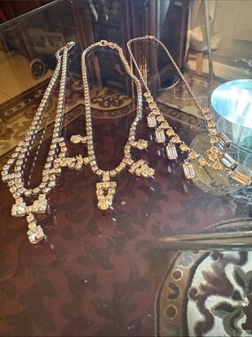 Vintagr Silvertone Rhinestone  Crystal Necklace Set, 15.5 Inches